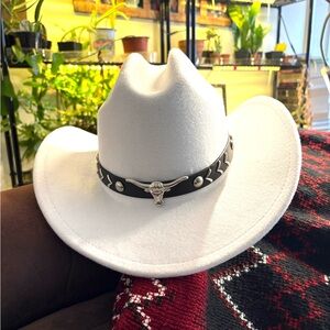 White Cowboy Hat with Black Band with Long Horn Embellishment. NWT.